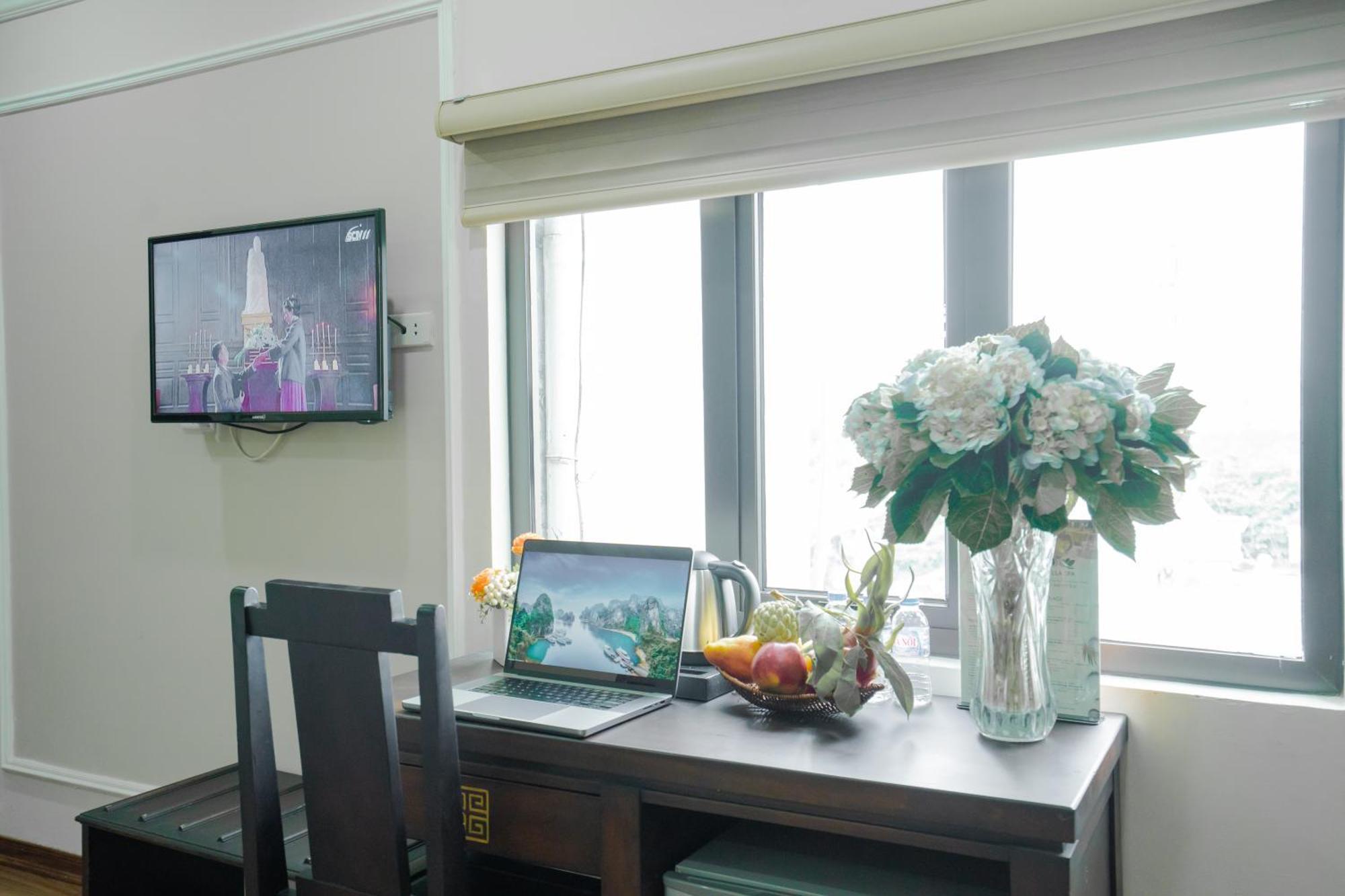 Ha Noi Lake View Hotel & Travel Hanoi Bagian luar foto