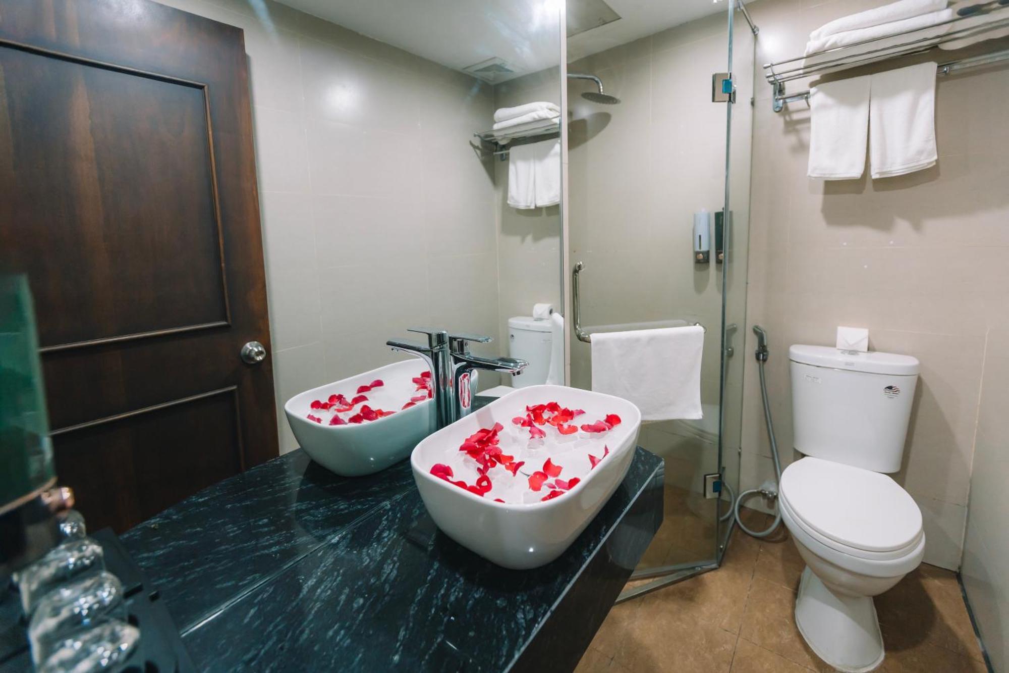 Ha Noi Lake View Hotel & Travel Hanoi Bagian luar foto