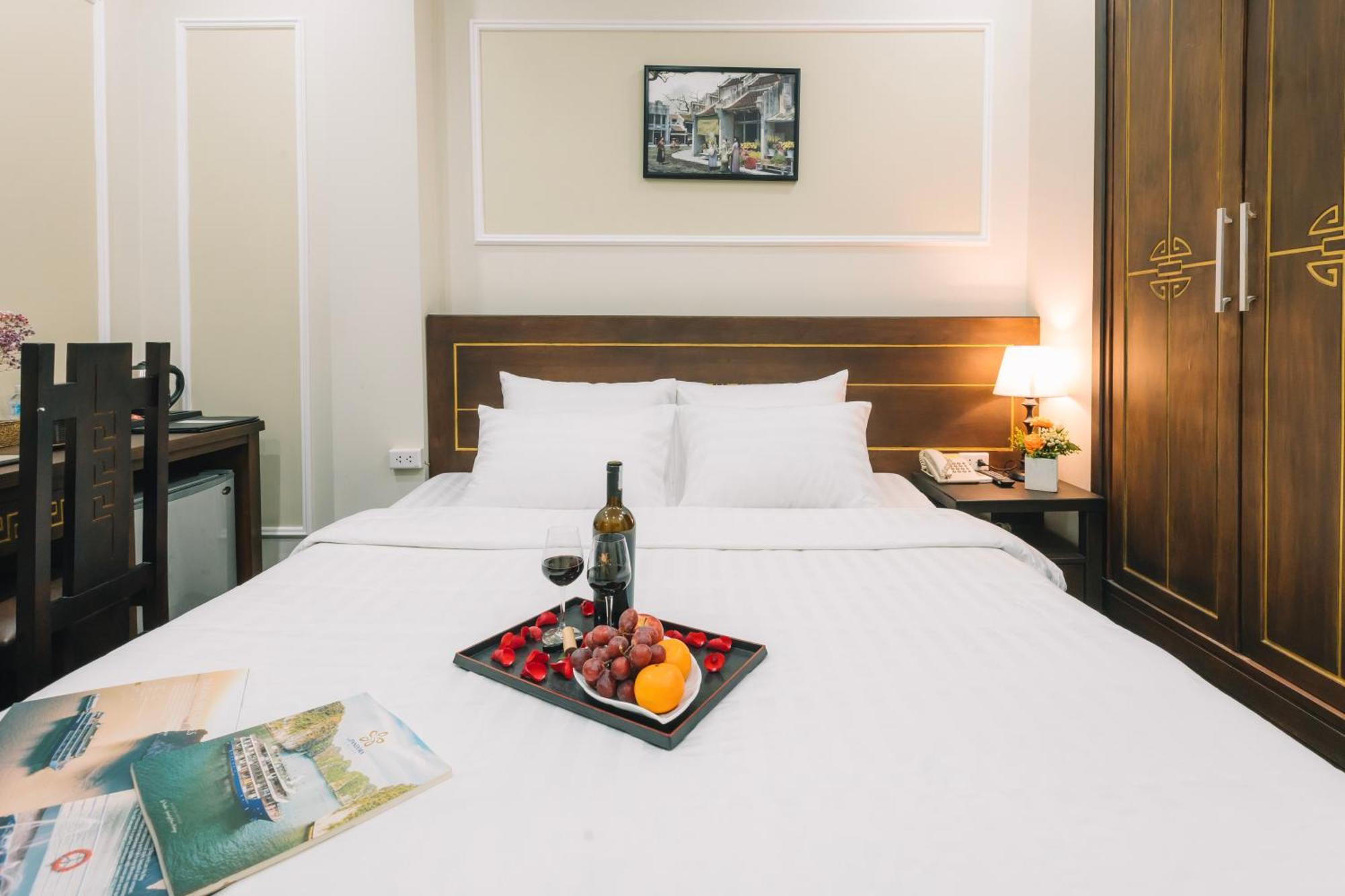 Ha Noi Lake View Hotel & Travel Hanoi Bagian luar foto